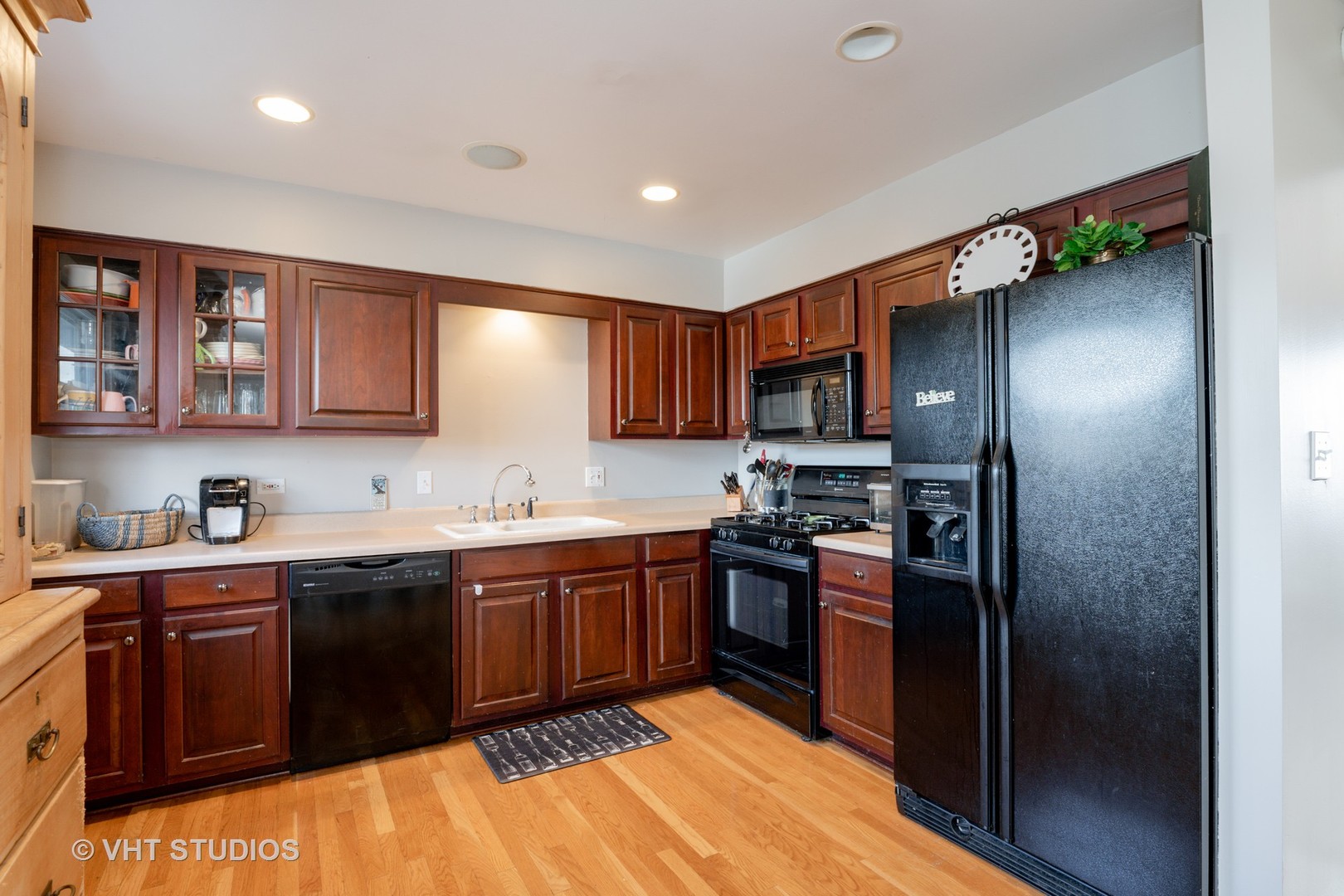 2218 Ridgeland Drive Lindenhurst, IL 60046 - Photo 2 of 14