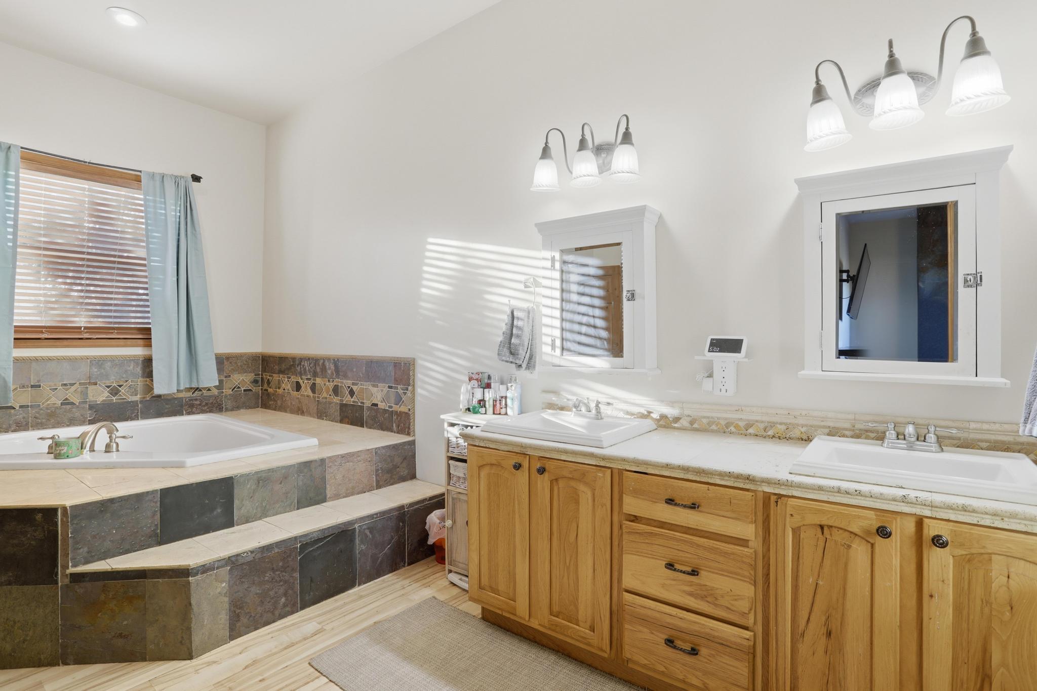 32 Saddleback Trail Star Valley, AZ 85541 - Photo 21 of 46 Primary Bathroom