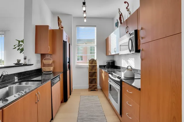 $6,000 | 806 East Windward Way, Unit 617, Lantana, FL 33462