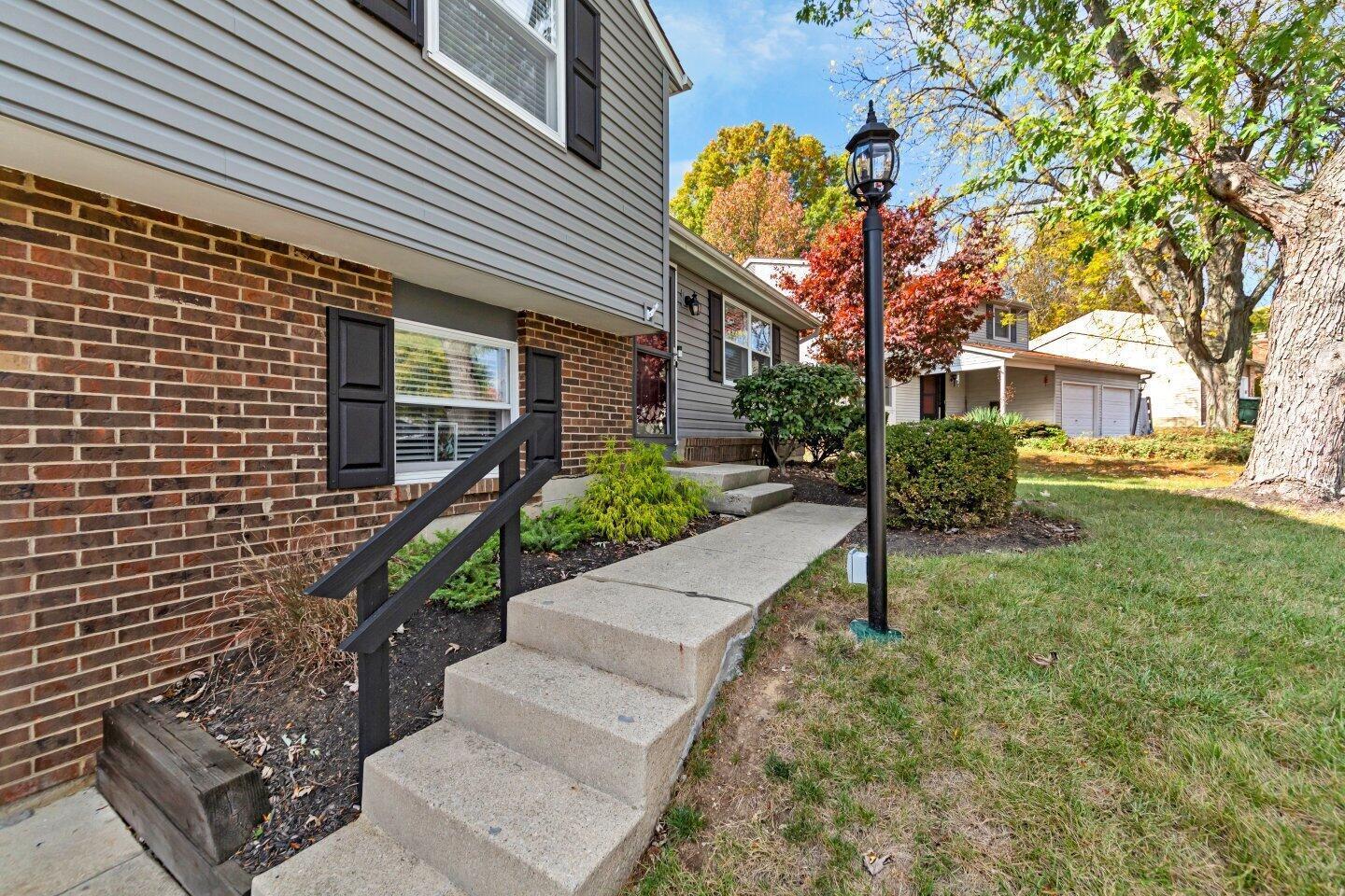 8695 Ripton Drive Powell, OH 43065 - Photo 4 of 39 007-8695RiptonDrive-Powell-OH-43065-SMAL