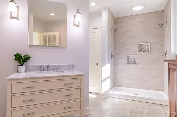 $1,075,000 | 5857 East Lake Road, Cazenovia, NY 13035