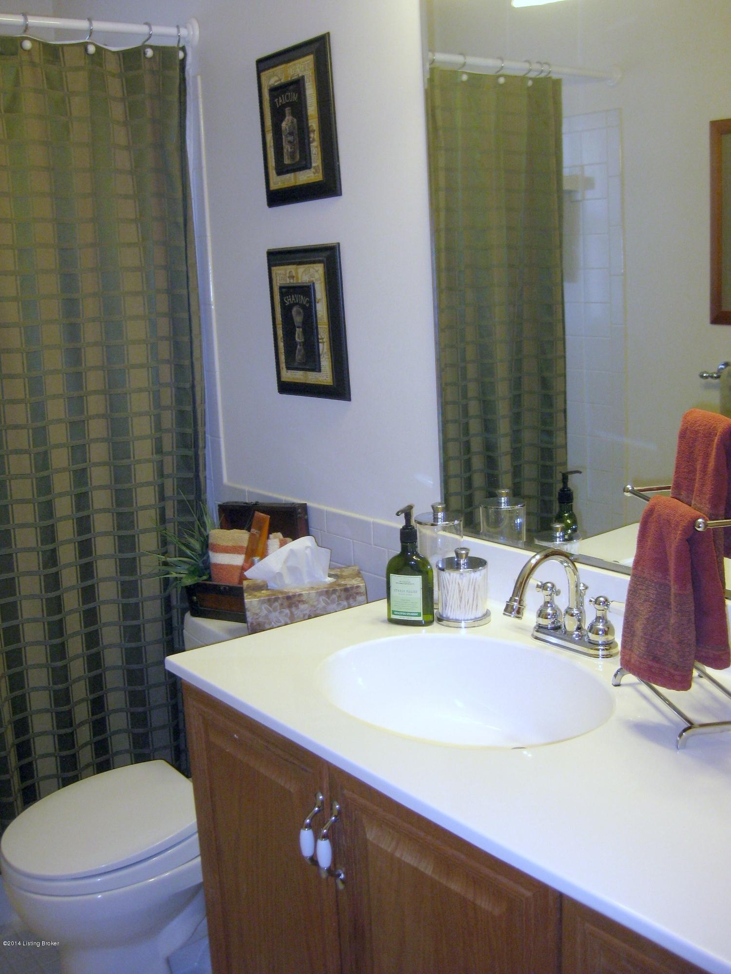 10614 Torrington Road Louisville, KY 40272 - Photo 10 of 22 Bathroom