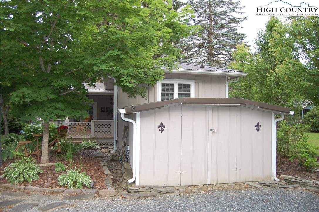 138 Golden Rod Loop Newland, NC 28657 - Photo 16 of 20 Gallery Image 16