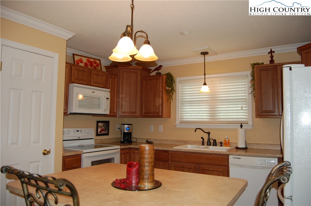 138 Golden Rod Loop Newland, NC 28657 - Photo 6 of 20 Gallery Image 6