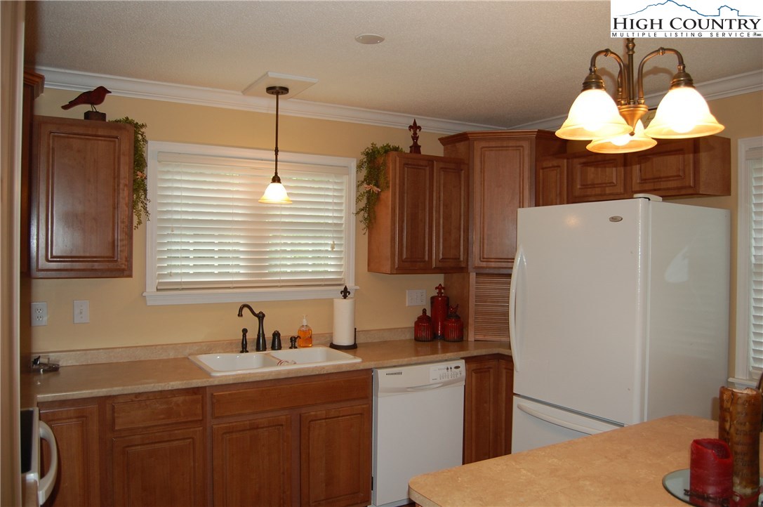 138 Golden Rod Loop Newland, NC 28657 - Photo 7 of 20 Gallery Image 7