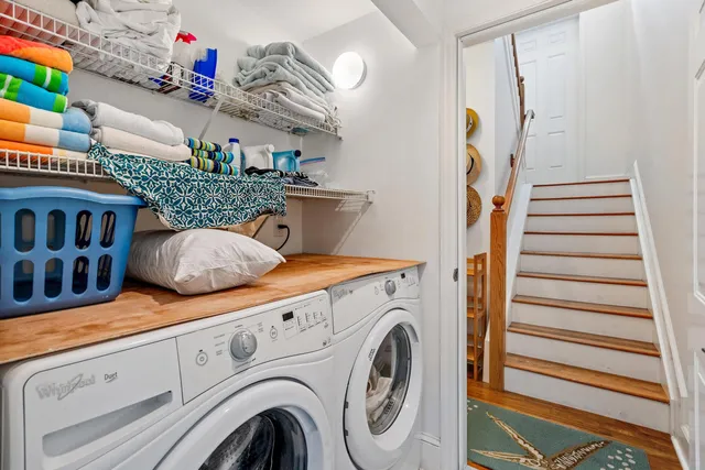 a view of entryway with washer and dryer