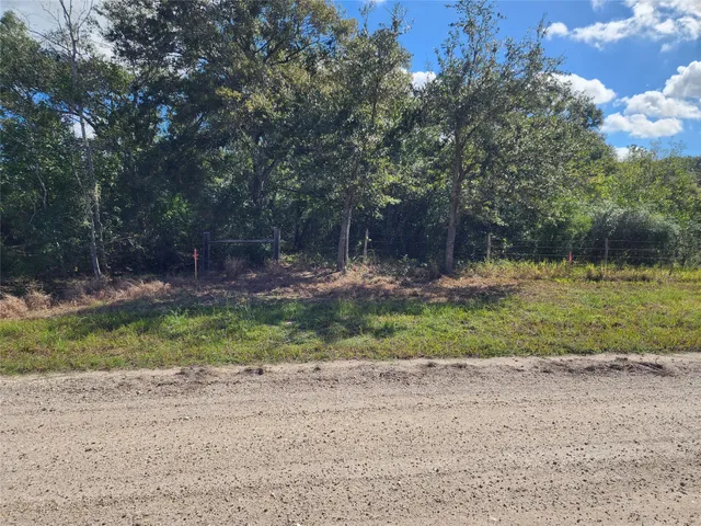 a sign that is on the wall of a building