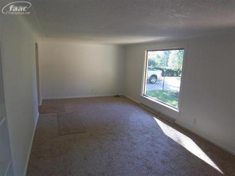 1392 West Wilson Road Clio, MI 48420 - Photo 4 of 10 20167236-3.JPG