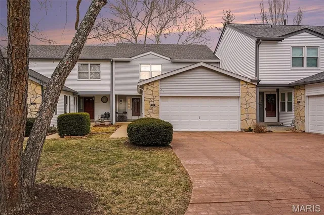 $399,000 | 1554 Charlemont Drive, Chesterfield, MO 63017