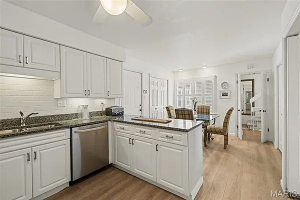 $385,000 | 1554 Charlemont Drive, Chesterfield, MO 63017