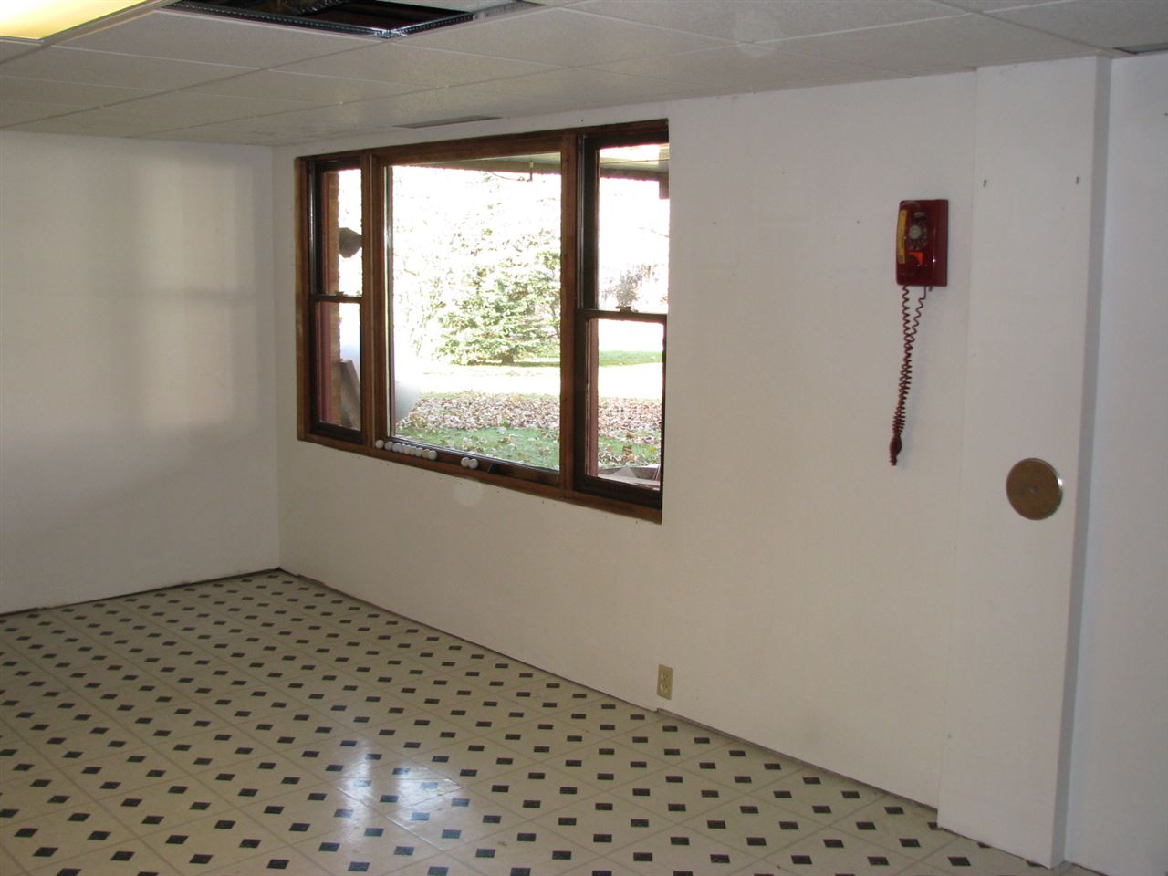 1152 Middle Road South Beloit, IL 61080 - Photo 21 of 24 a view of a livingroom with wooden floor and a window