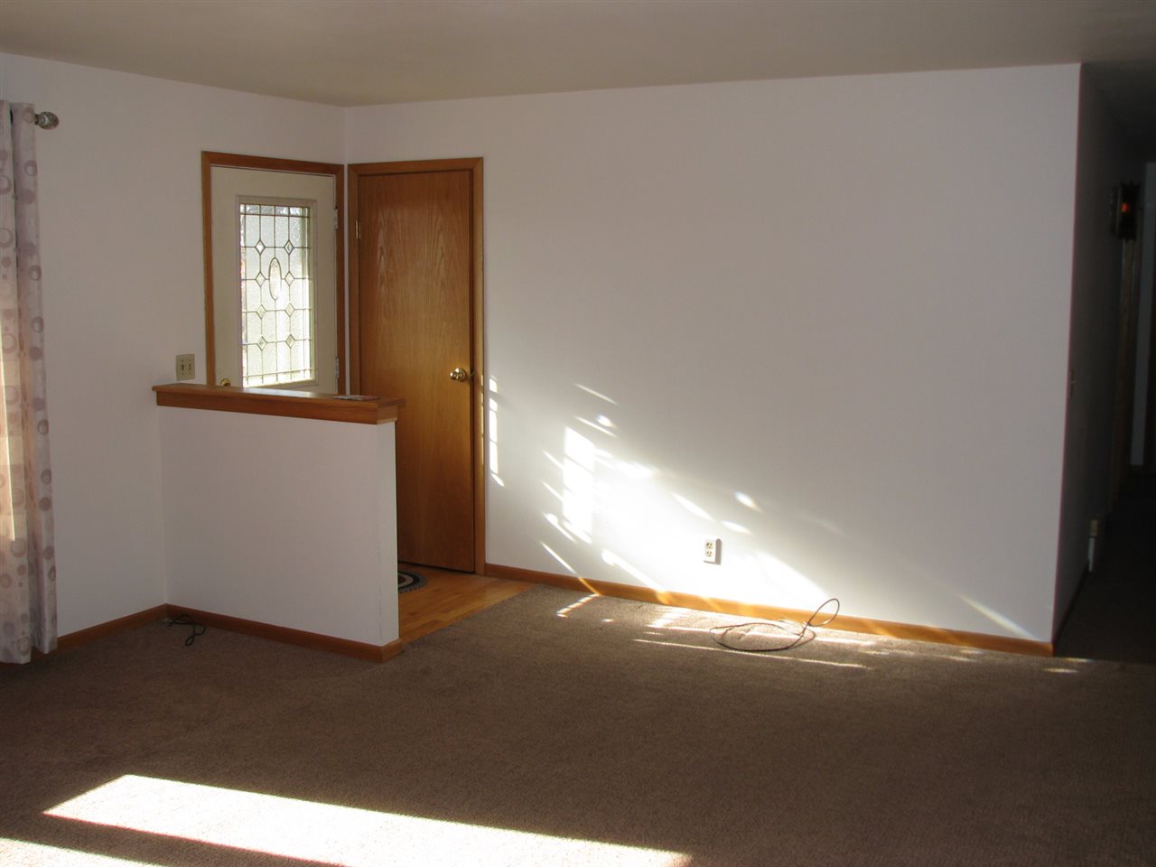 1152 Middle Road South Beloit, IL 61080 - Photo 3 of 24 a view of an empty room and window