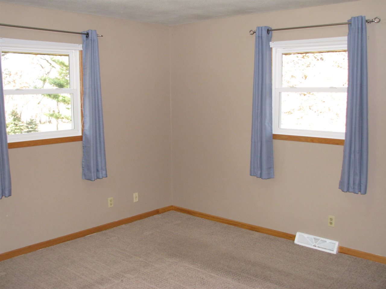 1152 Middle Road South Beloit, IL 61080 - Photo 8 of 24 a view of an empty room with a window