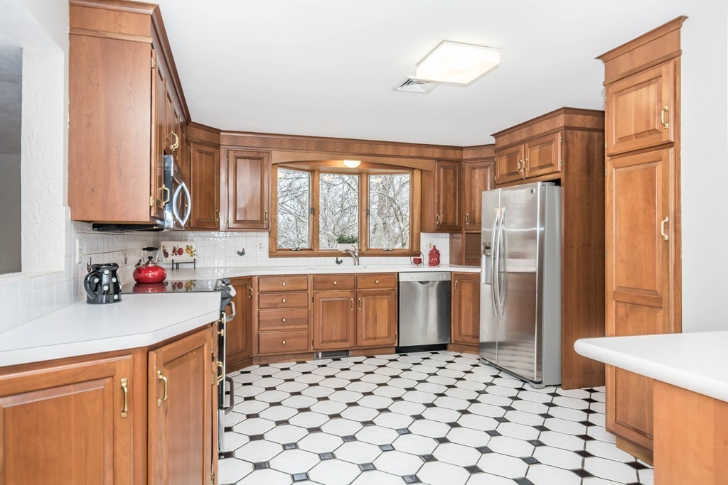 41 Knollwood Road Reading, MA 01867 - Photo 11 of 30 Gallery Image 11
