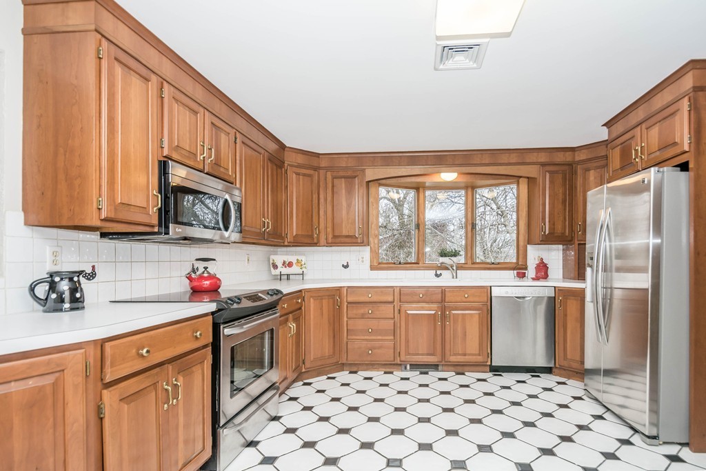 41 Knollwood Road Reading, MA 01867 - Photo 12 of 30 Gallery Image 12
