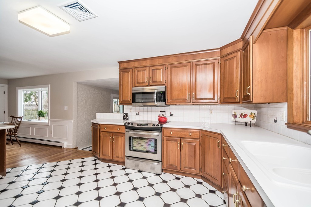 41 Knollwood Road Reading, MA 01867 - Photo 13 of 30 Gallery Image 13