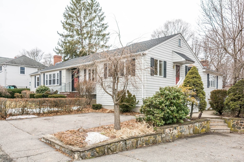 41 Knollwood Road Reading, MA 01867 - Photo 2 of 30 Gallery Image 2