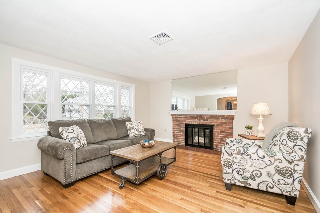 41 Knollwood Road Reading, MA 01867 - Photo 3 of 30 Gallery Image 3