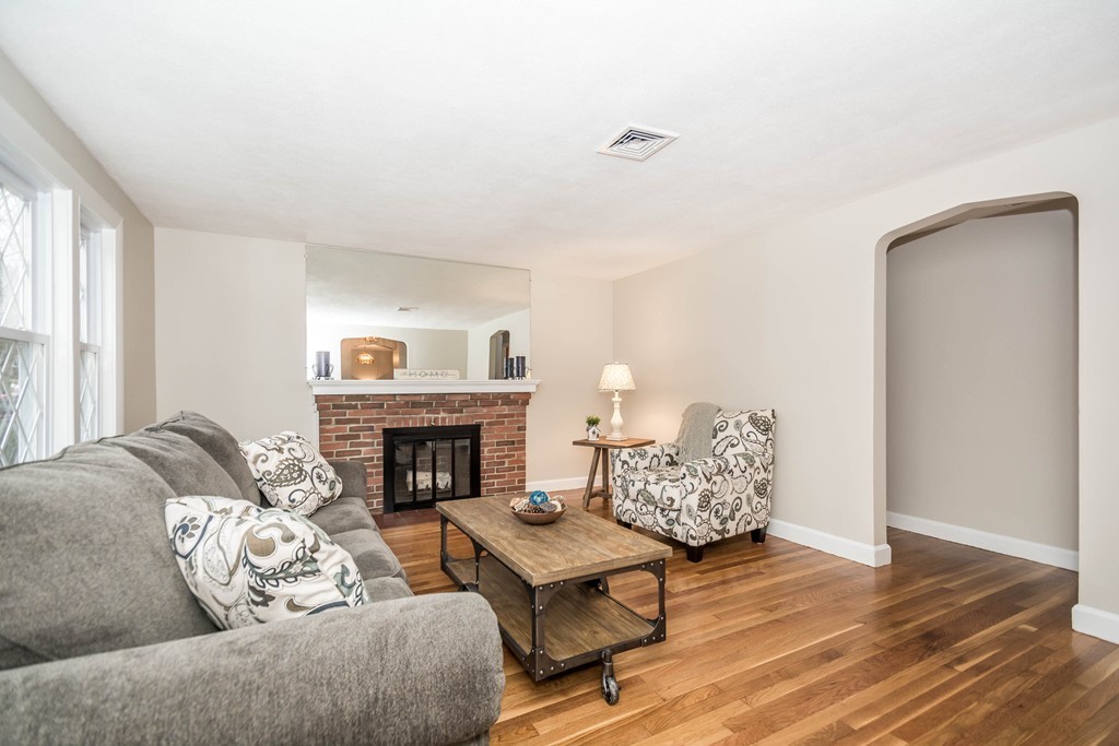 41 Knollwood Road Reading, MA 01867 - Photo 4 of 30 Gallery Image 4