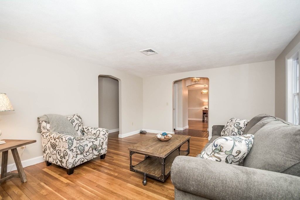 41 Knollwood Road Reading, MA 01867 - Photo 5 of 30 Gallery Image 5