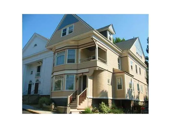 $2,600 | 81 Mill Street, Unit 3, Newport, RI 02840