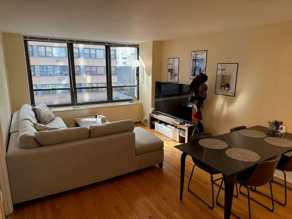 $2,200 | 222 East Pearson Street, Unit 303, Chicago, IL 60611