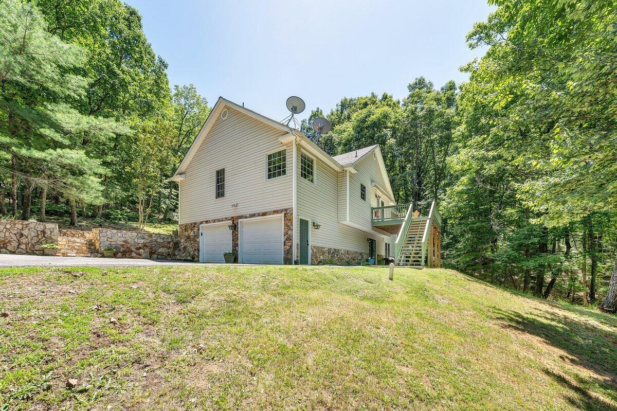 375 Silver Shadow Road Hardy, VA 24101 - Photo 38 of 47 MIB09486