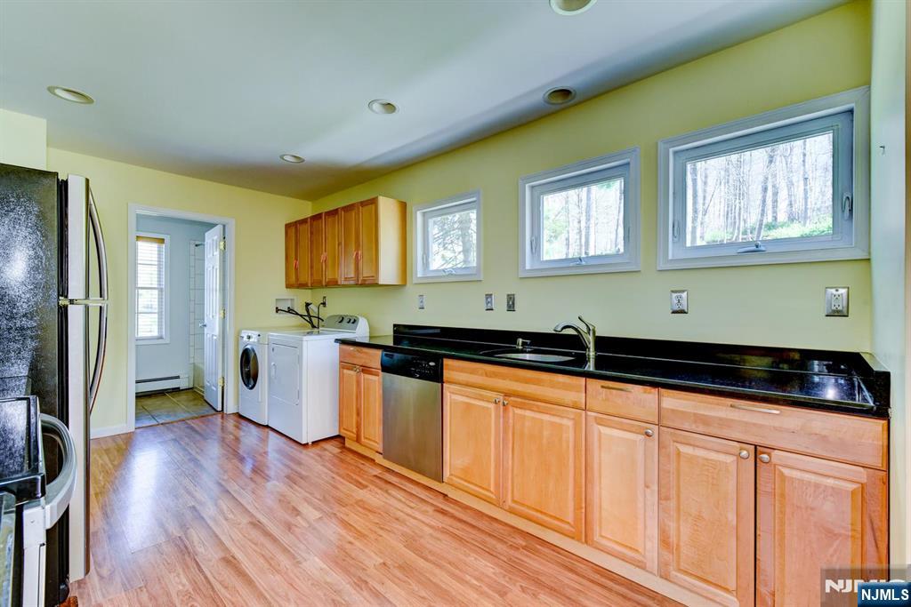 64 Hilltop Trail Sparta, NJ 07871 - Photo 16 of 40
