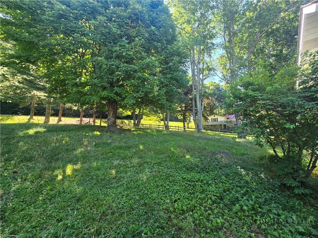 159 Hubert Street Newland, NC 28657 - Photo 37 of 40