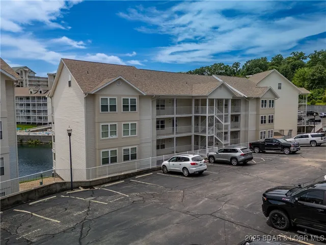 $289,900 | 4800 Eagleview Drive, Unit 323, Osage Beach, MO 65065