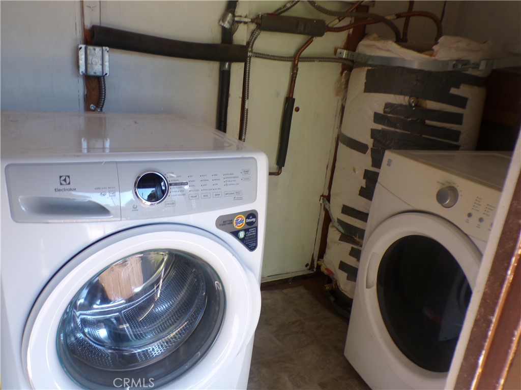 16183 18th Avenue Clearlake, CA 95422 - Photo 16 of 21 a utility room with dryer and washer