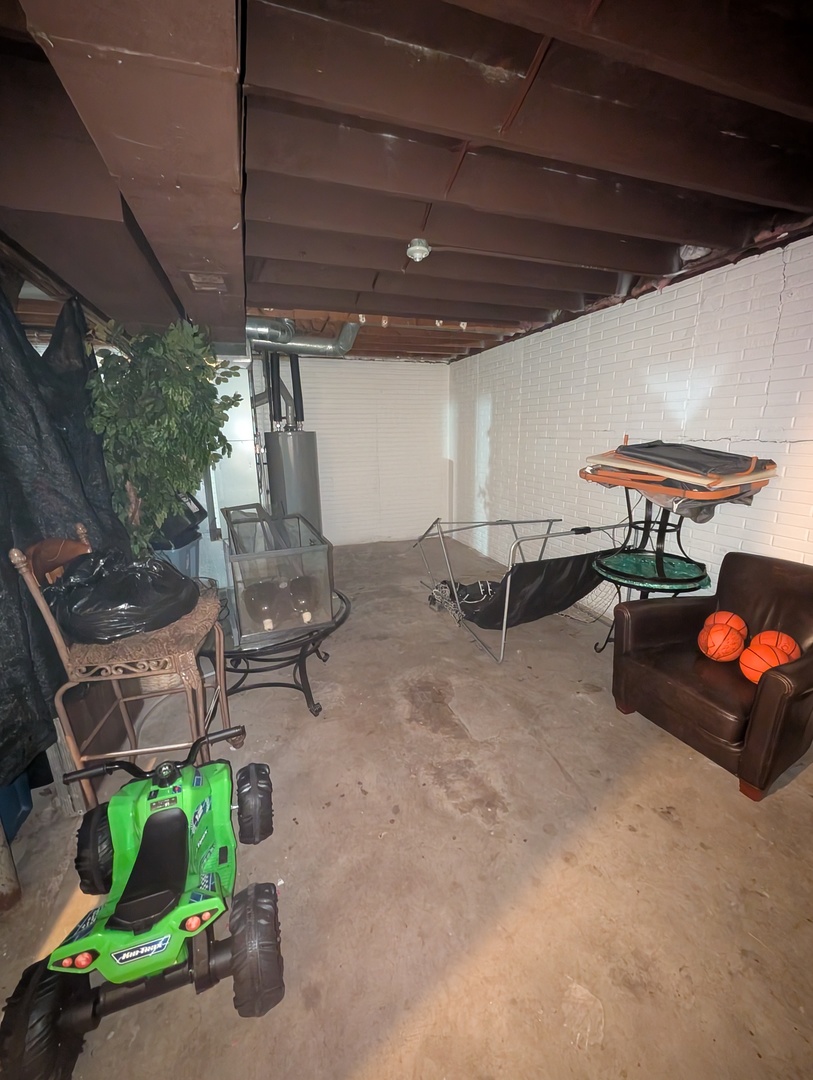 6232-6234 Appomattox Road Davenport, IA 52806 - Photo 18 of 21 a view of a room with gym equipment