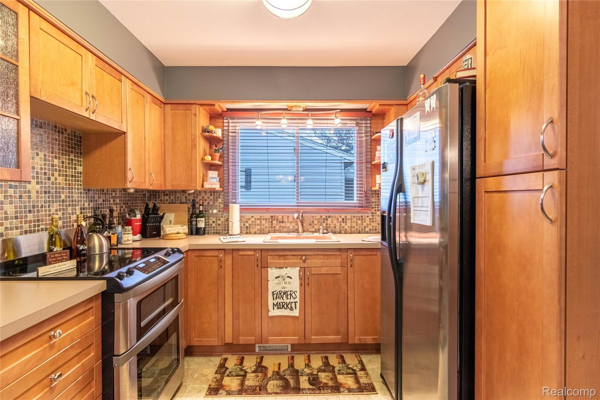 46760 Shelby Road Utica, MI 48317 - Photo 9 of 26 18.Kitchen