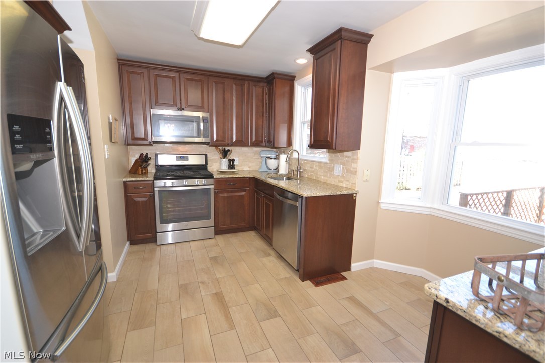 1442 Willshire Road Cleveland, OH 44124 - Photo 8 of 25
