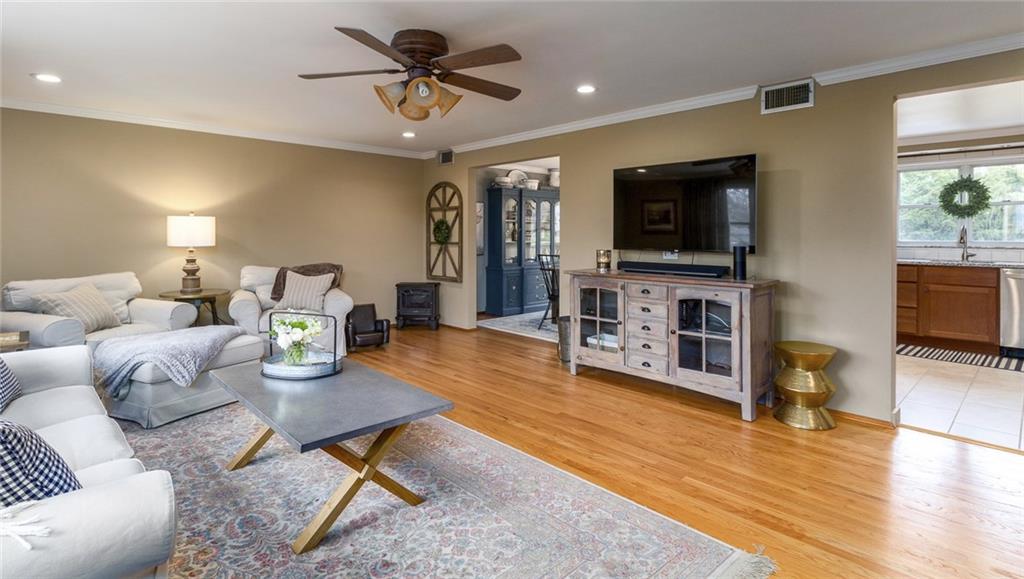 257 Sleepy Hollow Road Pittsburgh, PA 15216 - Photo 5 of 25 Gallery Image 5
