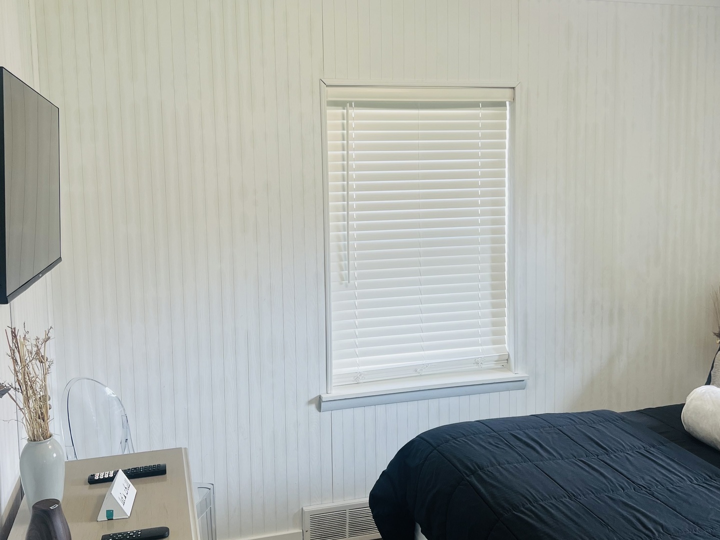 17831 Walter Street Lansing, IL 60438 - Photo 11 of 11 a bedroom with a bed and a window