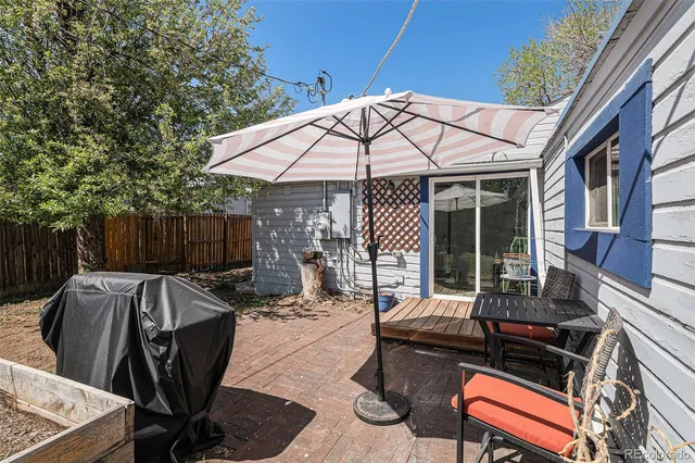 a view of a backyard with sitting area and furniture