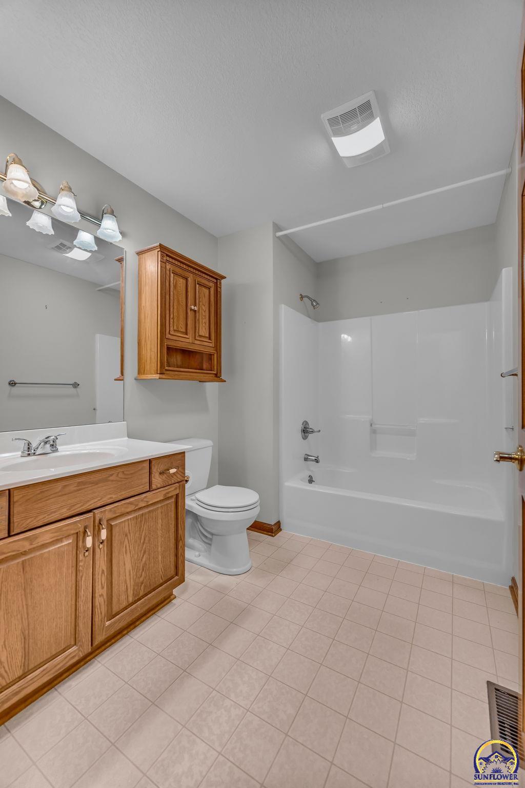 6400 Southwest Castle Lane Topeka, KS 66614 - Photo 17 of 36