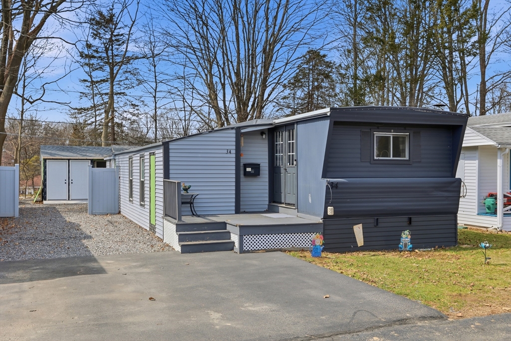 181 Boston Post Road East, Unit 34 Marlborough, MA 01752 - Photo 6 of 29 a front view of a house with garage