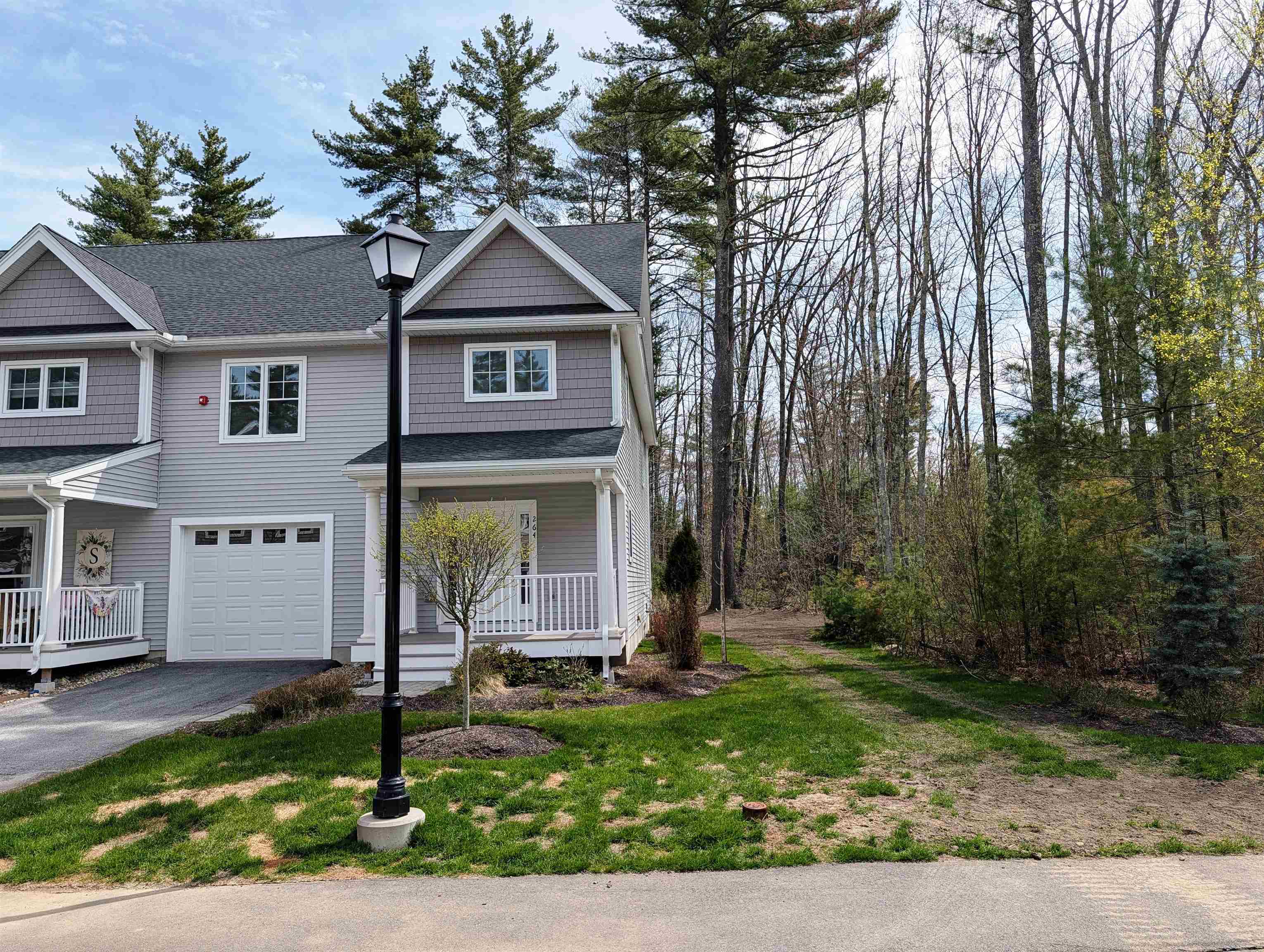 264 Woodview Way Manchester, NH 03102 - Photo 2 of 28