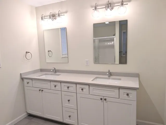 $545,000 | 264 Woodview Way, Manchester, NH 03102