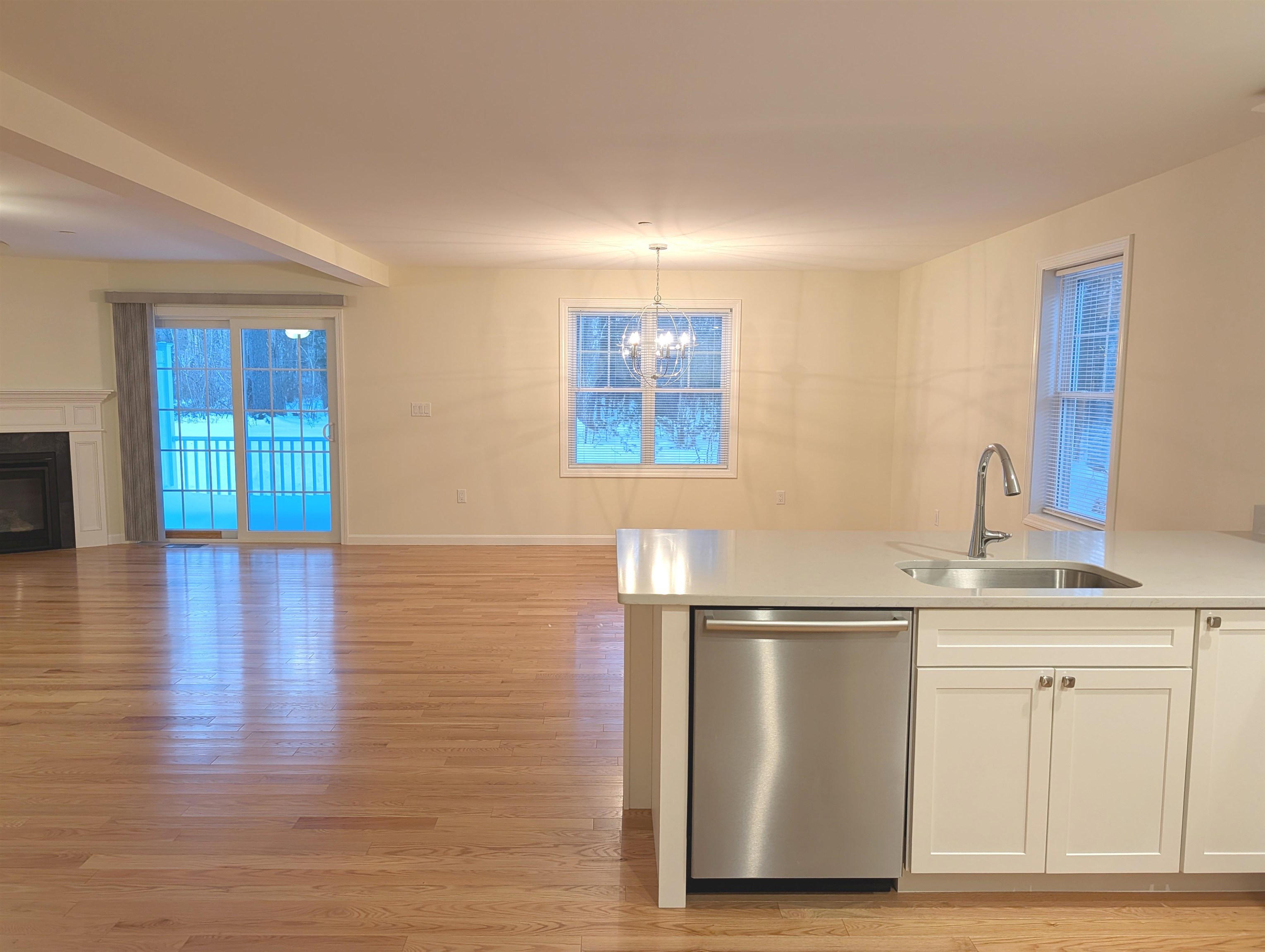 264 Woodview Way Manchester, NH 03102 - Photo 7 of 28