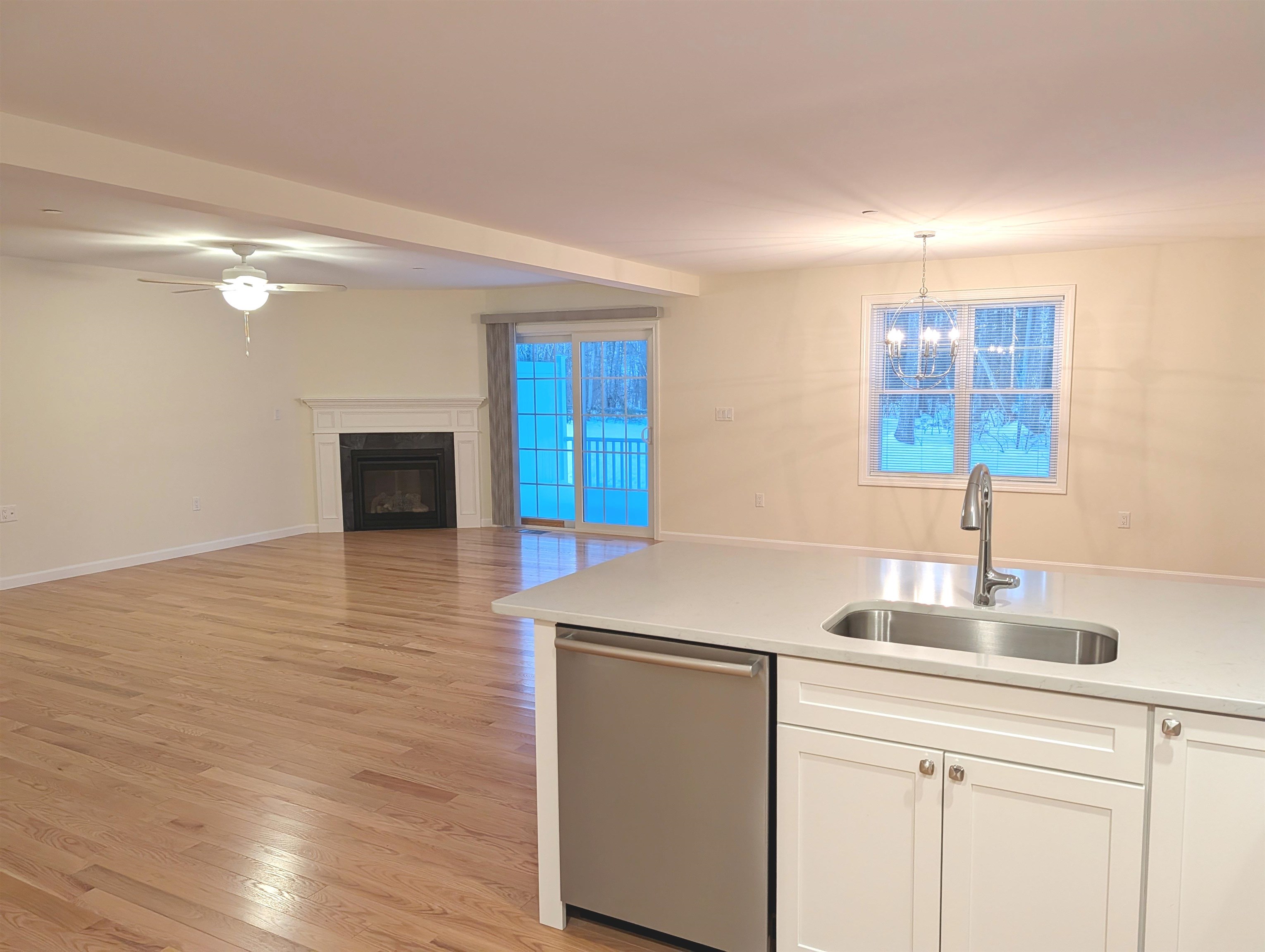 264 Woodview Way Manchester, NH 03102 - Photo 8 of 28