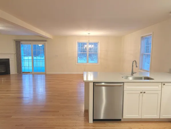 $545,000 | 264 Woodview Way, Manchester, NH 03102