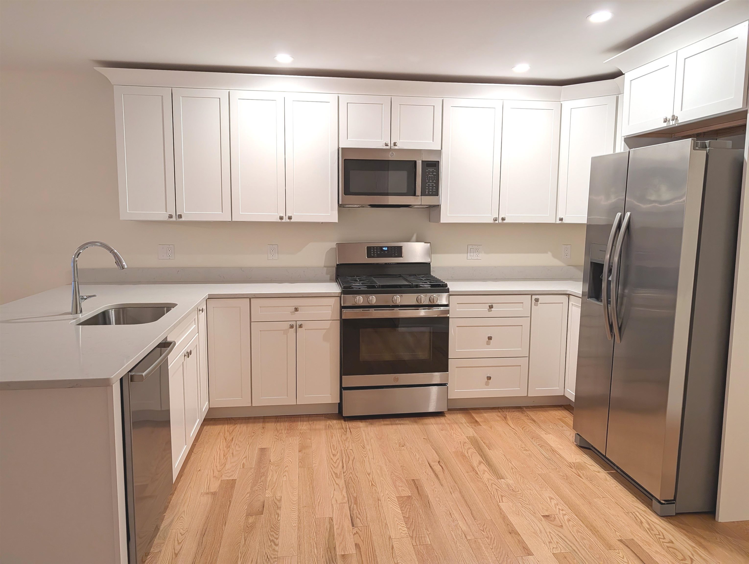264 Woodview Way Manchester, NH 03102 - Photo 9 of 28