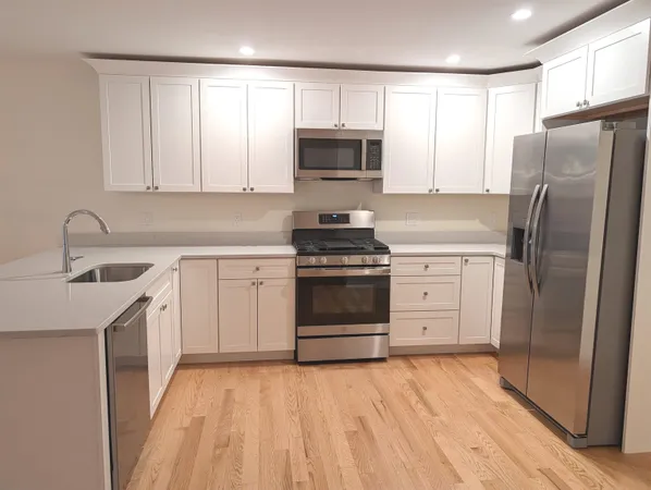 $545,000 | 264 Woodview Way, Manchester, NH 03102