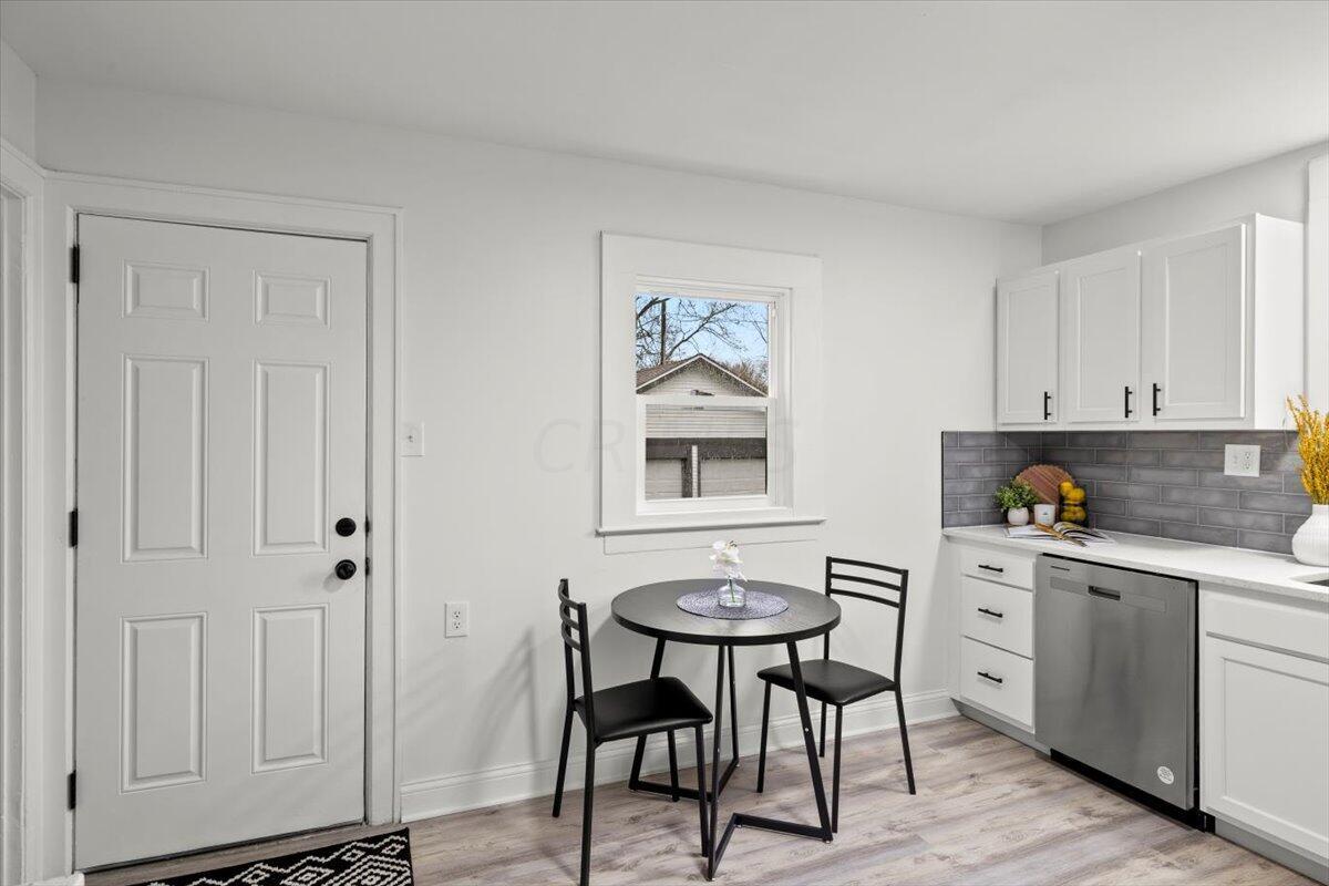 1063 Northridge Road Columbus, OH 43224 - Photo 6 of 28 06-Dining Room_Kithcen