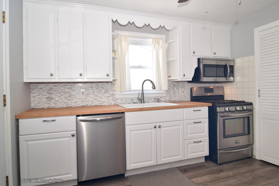 27 Halliday Street Pawtucket, RI 02861 - Photo 8 of 36 Gallery Image 8