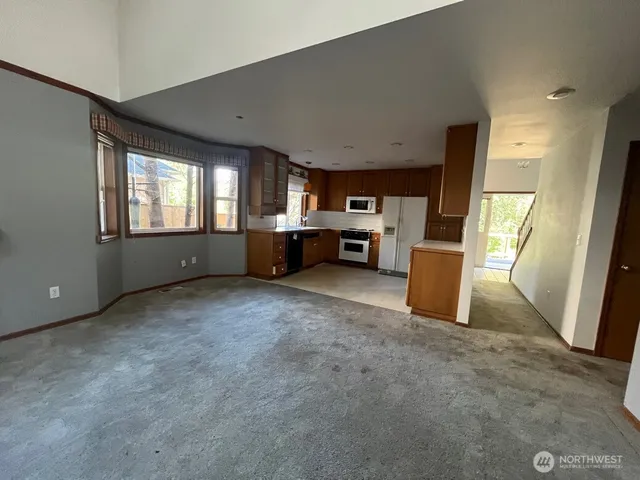 a view of livingroom with furniture and windows