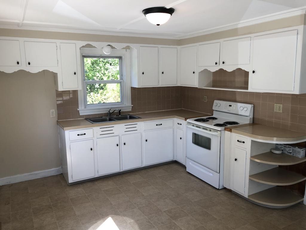 39 West River Road Waterville, ME 04901 - Photo 2 of 10 Kitchen